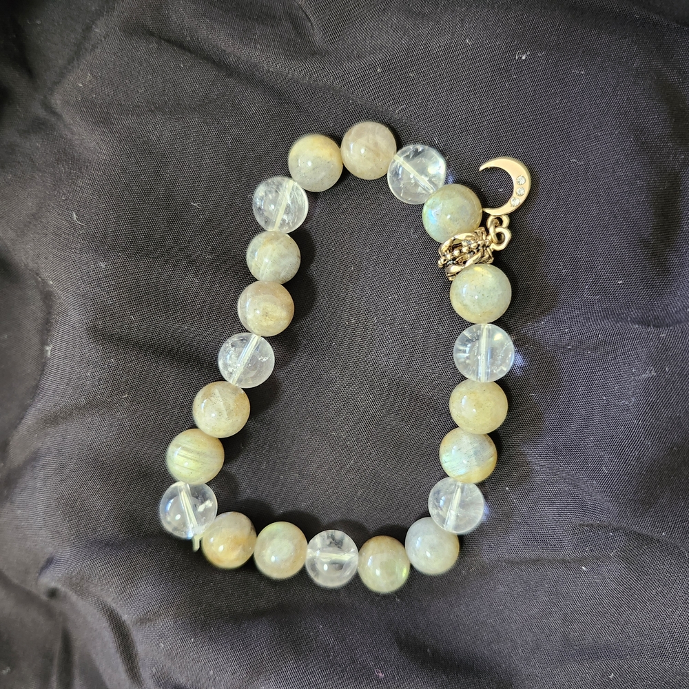 Elegant Gold and Green Beaded Bracelet
